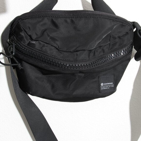 Lululemon All Day Essentials Belt Bag 2.5L Fanny Pack Unisex Black Nylon - Picture 2 of 16